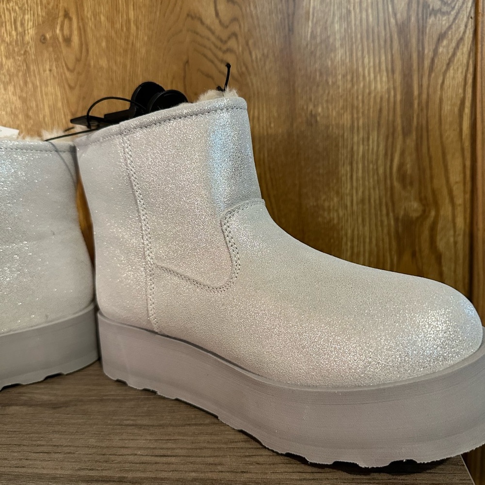 Time and True Genuine Leather Sherpa lined winter boots Size 7 iridescent hue - Picture 2 of 9